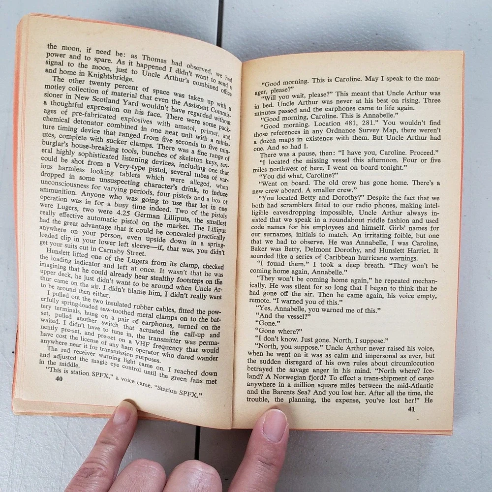 Fawcett Crest alistair maclean